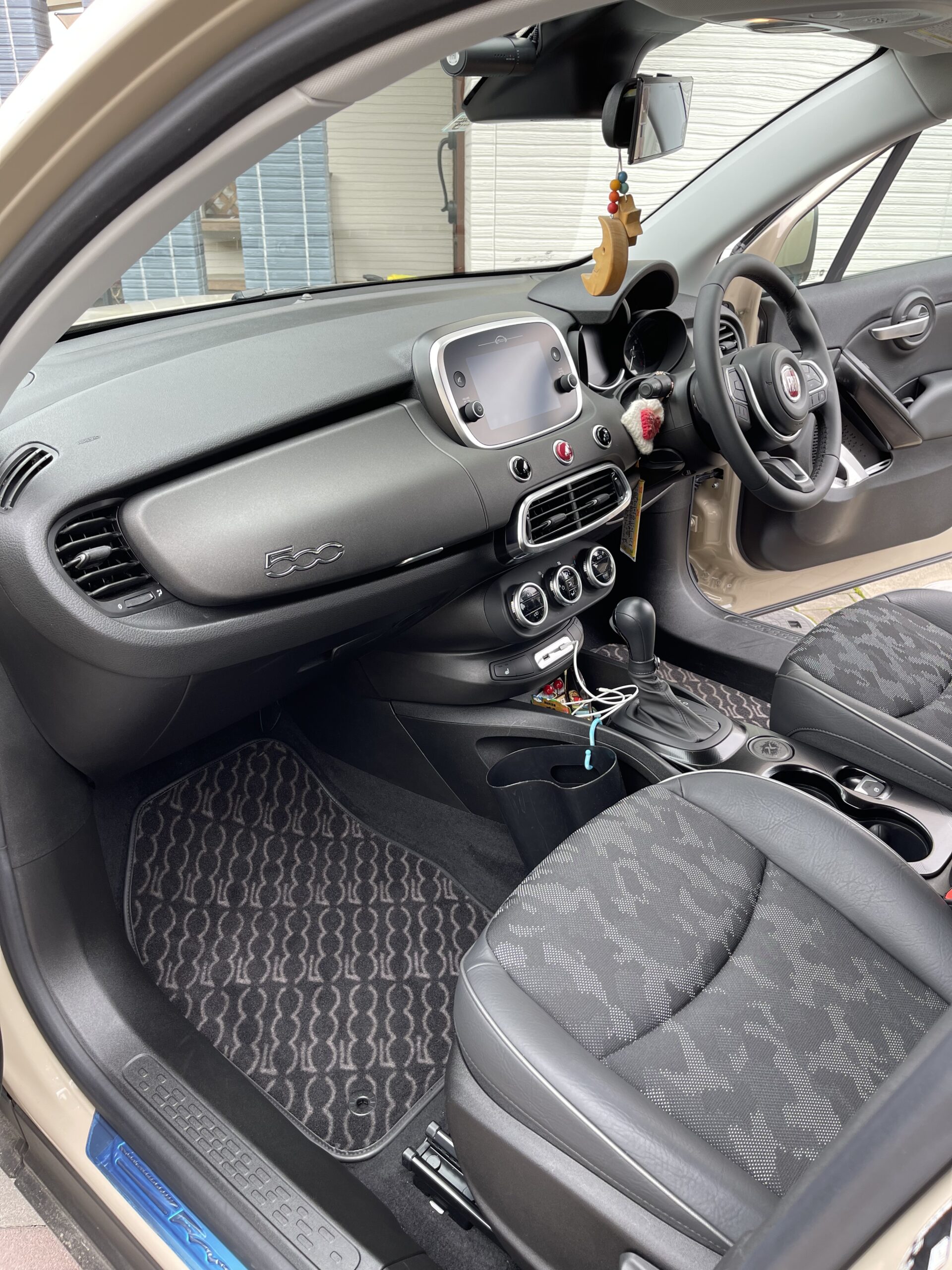 岡山市フィアット 500X 車内清掃